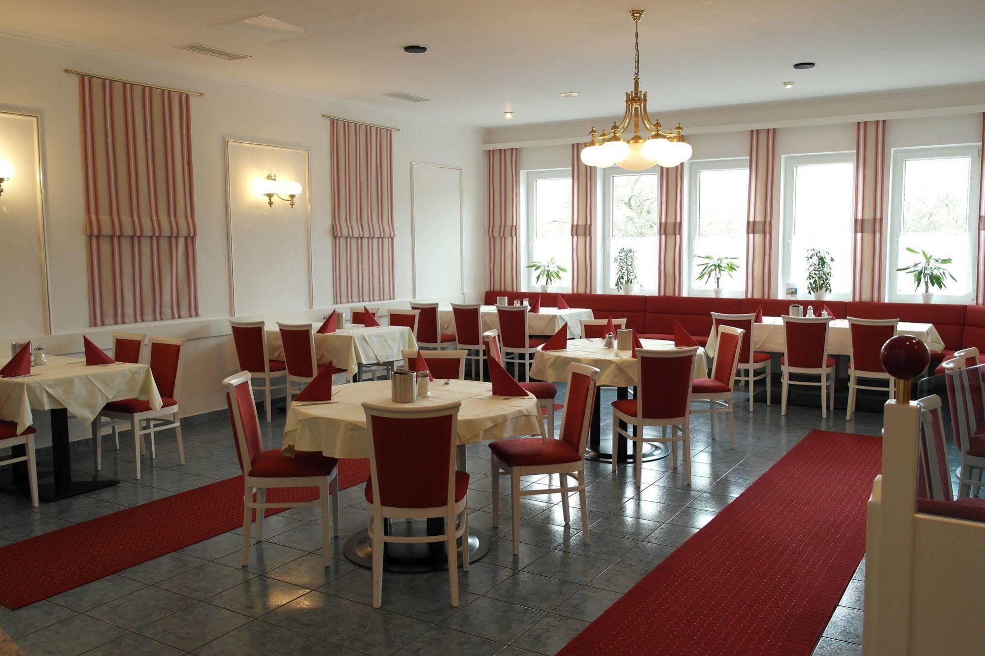 Grandhotel Niederoesterreichischer Hof Lanzenkirchen Exterior photo